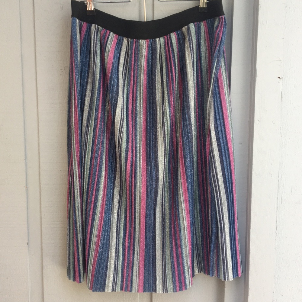 Pleated skirt with glitter stripes